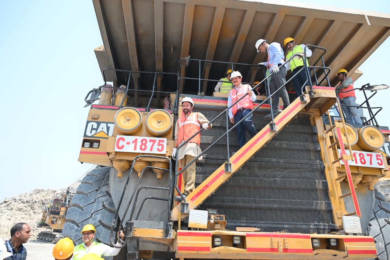 Hon'ble Minister of Coal & Mines Shri G Kishan Reddy taking stock of mining operations