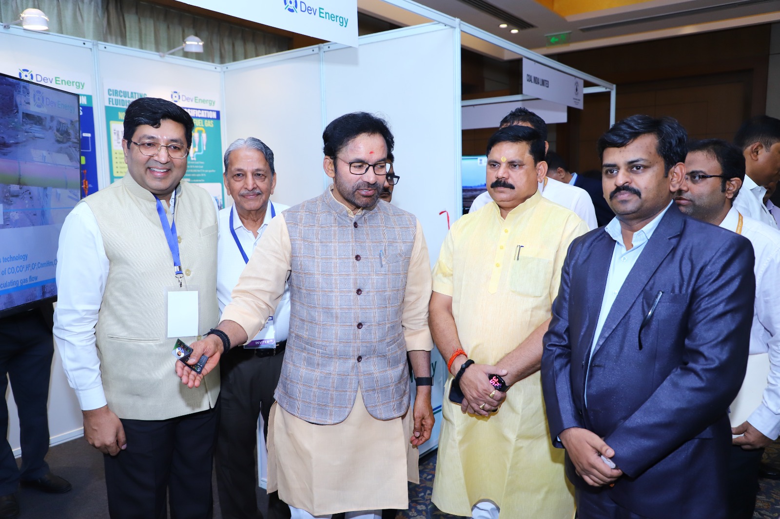 Hon’ble Union Minister of Coal & Mines, Shri G. Kishan Reddy, and Hon’ble Minister of State for Coal & Mines, Shri Satish Chandra Dubey, interacting at exhibition stalls.