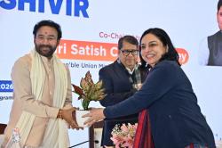 Ms. Rupinder Brar, Additional Secretary, Ministry of Coal, felicitates Union Minister for Coal and Mines, Shri G. Kishan Reddy